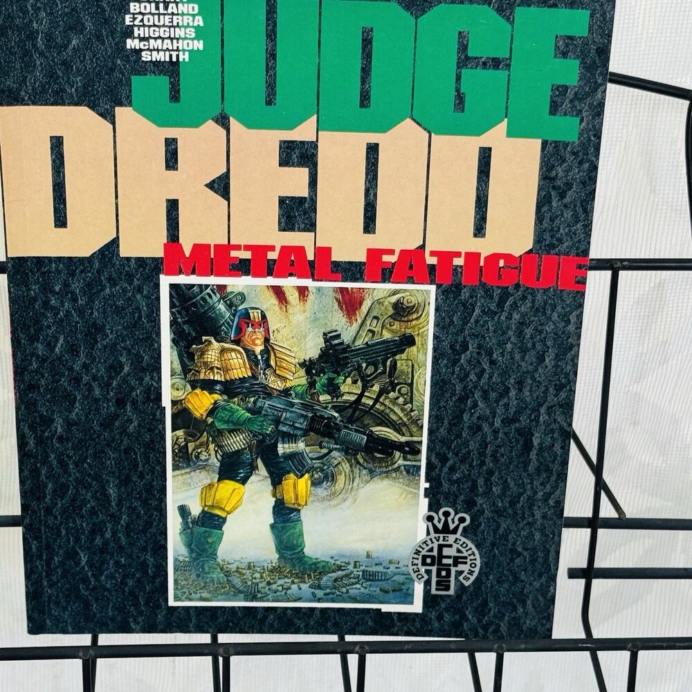 Judge Dredd Metal Fatigue Graphic Novel by‎ John Wagner Fleetway Production 1991
